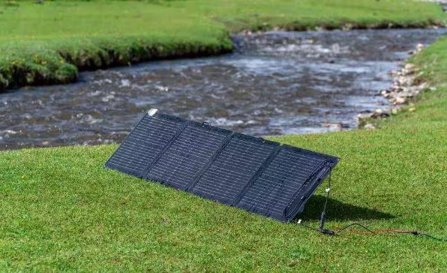 EcoFlow 110-Watt Portable Solar Panel, Foldable Solar Charger Chainable for Power Station Generator, Waterproof for Outdoors Foldable Solar Charger Chainable for Power Station Generator